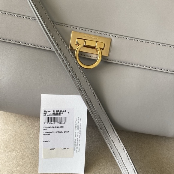 NWT Salvatore Ferragamo bag with gold hardware. Comes with box, dust bag - Picture 3 of 13